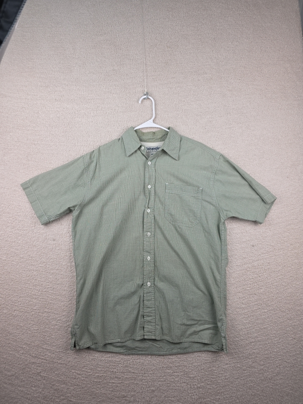 Wrangler Short-Sleeve Button-Up Shirt in Light Sage Green Size Medium